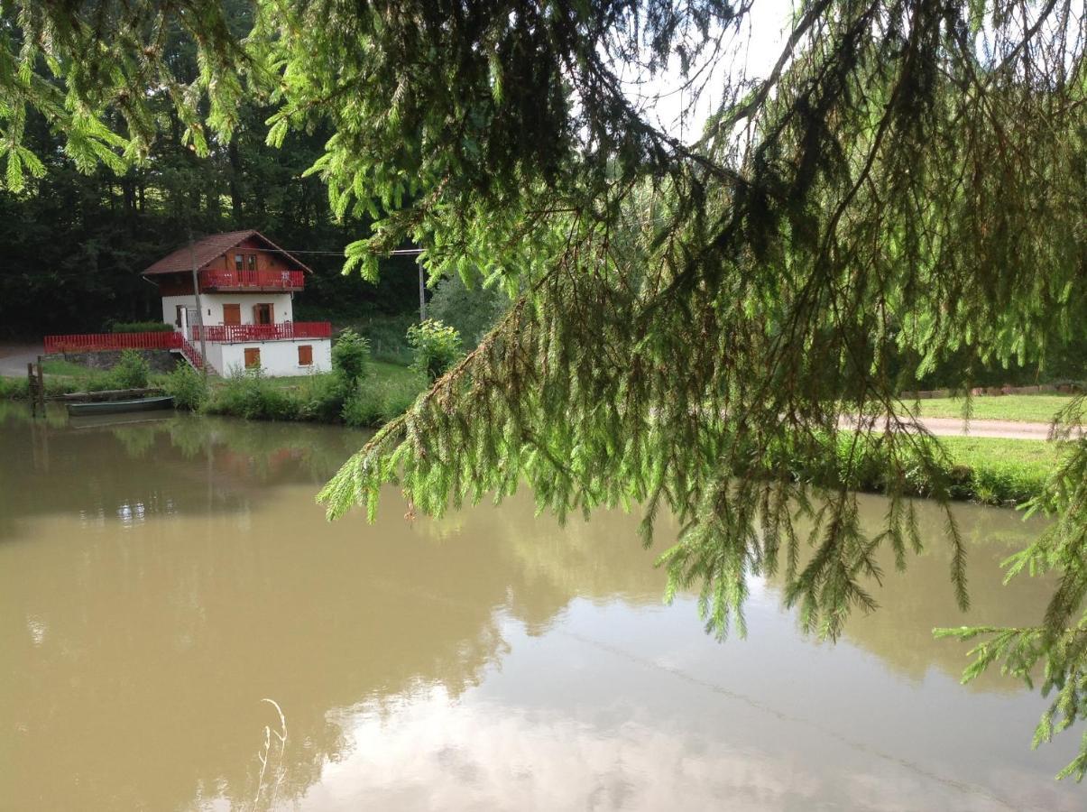 Gite Du Creux De La Goutte Xertigny Bagian luar foto